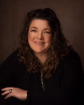 Laura Hatosy headshot